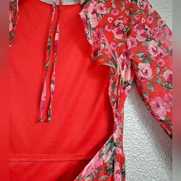 B. Darling Floral Dress With A Back Cut Out - Picture 10 of 12